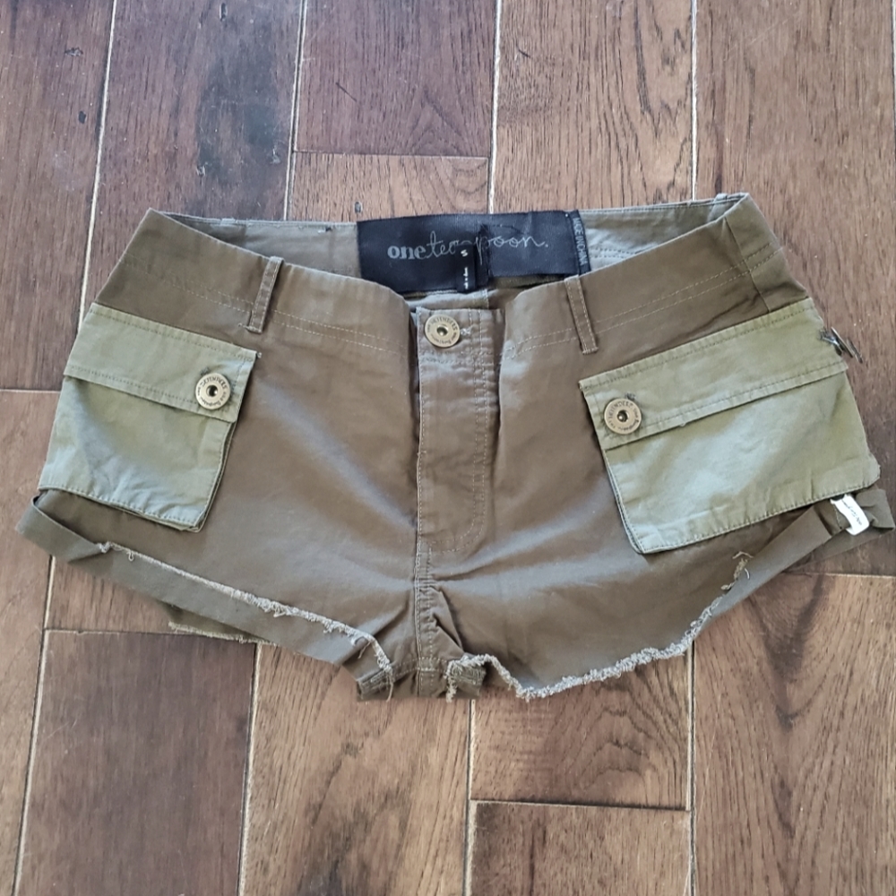 *New&Rare -One Teaspoon- Olive green Shorts!! Soooo cute sz S get em girl!